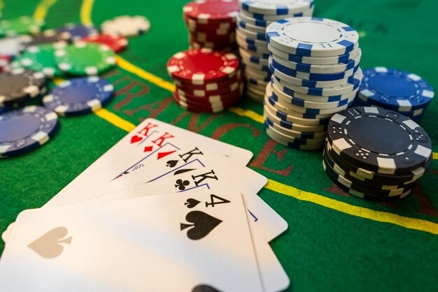 Live-dealer game show with real dealer and interactive features on liputantoto